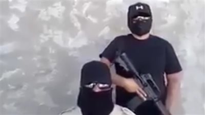 مسلّحان يحرضّان الشعب المكسيكي على نهب منازل السياسيين بعد ارتفاع الوقود