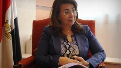 رد فعل وزيرة التضامن على ترك أب لطفلته المريضة أمام باب مستشفى دون عائل 