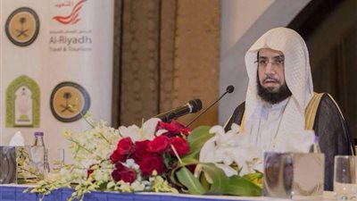 إمام الحرم المكي لضيوف برنامج خادم الحرمين: واجبنا إزالة الضغائن والعصبيات