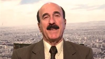 خبير عسكري يكشف نوع الطائرة التي استهدفت مطار المزة السوري