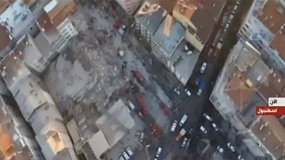 مقتل شخص في إنهيارعقار سكني بتركيا (الفيديو)