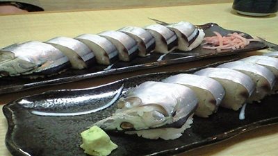 علماء يحذرون من أضرار تناول السوشي على الأسماك والإنسان