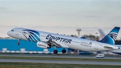 طائرة مصرية تقترب من أخرى فرنسية 90 مترًا في الجو