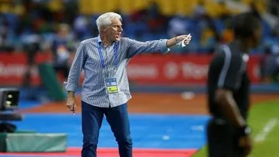 أمم إفريقيا 2017.. مدرب الكاميرون يبرر التعادل أمام بوركينا فاسو