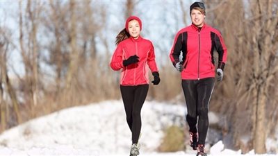 المشي في الهواء الطلق يحارب اكتئاب الشتاء