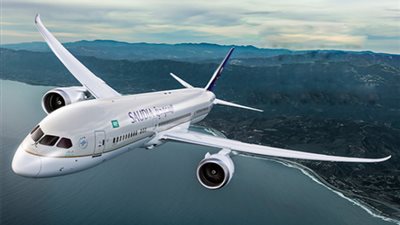 طيار ينقذ طائرة سعودية من كارثة محققة (فيديو)