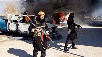 داعش يحرق عدة منازل ويشرد ساكنيها بالموصل