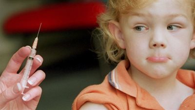 حيل لتخفيف آلام التطعيم لدى الأطفال.. تعرفي عليها 