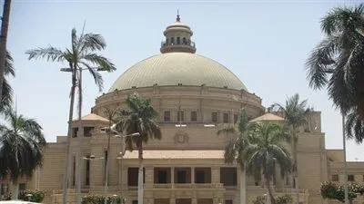 وصول وزير الدولة للهجرة لجامعة القاهرة  