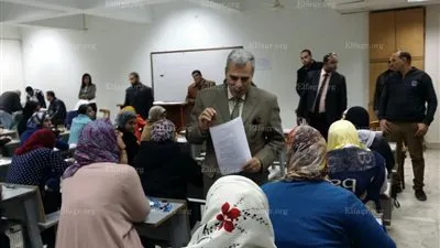 رئيس جامعة القاهرة يتابع سير امتحانات طلاب كلية الحقوق 