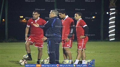 الجالية المصرية تؤازر المنتخب العسكري قبل مواجهة بولندا