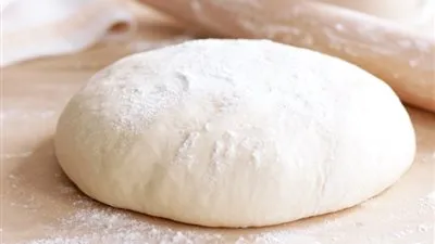 طريقة عمل عجينة بسيطة لعمل البيتزا 