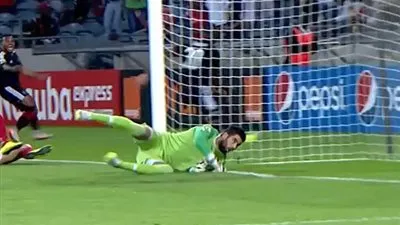 أمم إفريقيا 2017.. إكرامي يوجه رسالة للجماهير بعد إصابته.. صورة