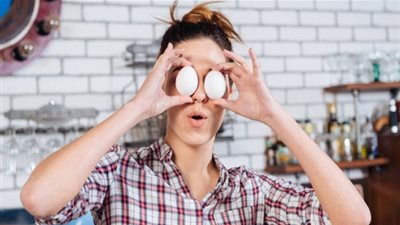 8 أقنعة من بياض البيض لبشرة مُشرقة ومشدودة.. جربيها!