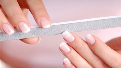 العناية السليمة تحمي أظافرك من التقصف