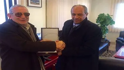 رئيس نادي بتروسبورت يكرم عدلي القيعي (صور) 