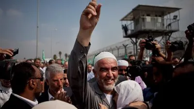 داخلية الاحتلال تمنع الشيخ رائد صلاح من السفر خارج البلاد