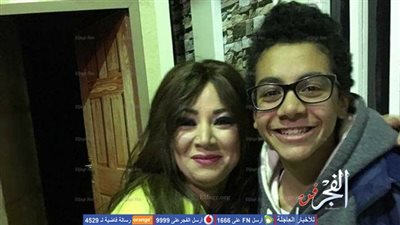 انتصار تشارك مع ابنها في 