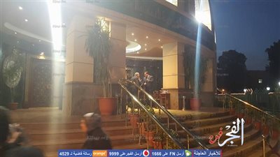 لحظة توافد نجوم الفن على عزاء الراحلة كريمة مختار