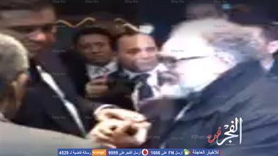 يحيى الفخراني يقدم واحب العزاء في الراحلة كريمة مختار (فيديو)