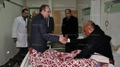 محافظ بني سويف يزور مصابو حادث إنقلاب الأتوبيس 