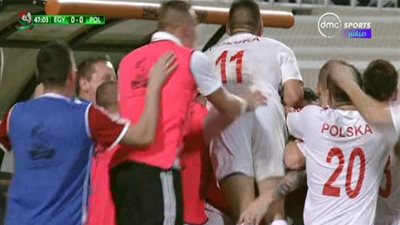 بولندا تتقدم على المنتخب العسكري بهدف رائع (فيديو)
