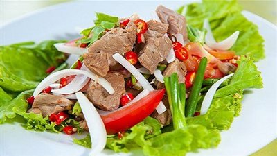 طريقة بسيطة لعمل سلطة الجبن مع شرائح اللحم