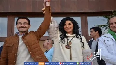 حورية فرغلي وأحمد زاهر يذبحان عجلا احتفالا بـ