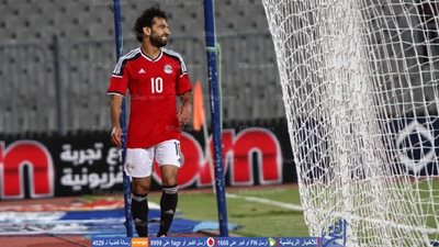 إنذار لمحمد صلاح بعد تدخله العنيف على لاعب مالي (فيديو)