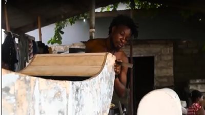 أنانغ سيدي: أصنع التوابيت بناءاً على وظيفة المتوفي! (فيديو)