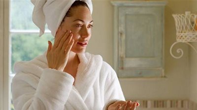 دليلك اليومي للعناية بالبشرة الجافة.. تعرفي عليه..