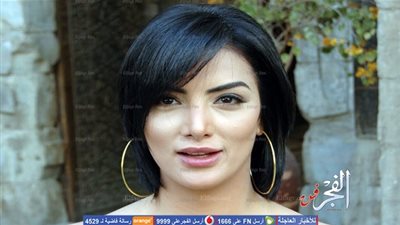 حورية فرغلي وأحمد زاهر يحتفلان بتقطيع تورتة 