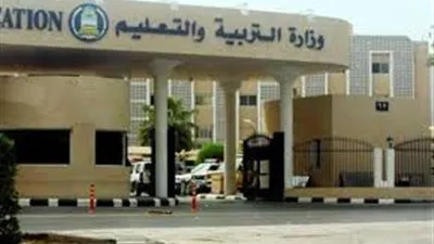 طالب يمزق ورقة إجابته بـ