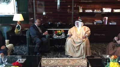سامح شكري يجري محادثات سياسية مع نظيره البحريني