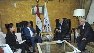 وزير النقل يبحث مساهمة سنغافورة في إعداد مخطط استراتيجي حديث للموانئ المصرية 