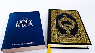 الإندبندنت: شخص يحلل الإنجيل والقرآن ليرى الأكثر عنفا