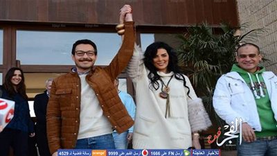 حورية فرغلي وأحمد زاهر يذبحان عجلًا احتفالا بـ