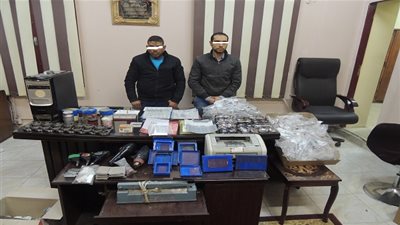 ضبط صاحب ورشة وموظف لتزويرهما العلامات التجارية بروض الفرج