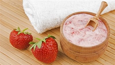 للعروس.. قناع الفراولة لشعر جذاب يوم زفافك