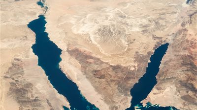 كاتب سعودى عن جزر تيران وصنافير: لانعترف بالقضاء المصرى 