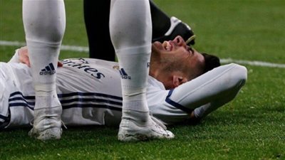 نقل لاعب ريال مدريد إلى المستشفى بعد دهس يده (صور)