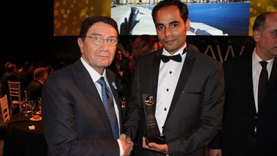 مصري يفوز بأرفع الأوسمة لمنظمة السياحة العالمية في الابتكار (صور)