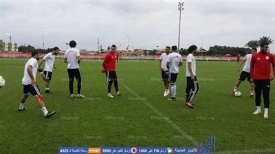 جهاز المنتخب يذاكر أوغندا في مطعم (صور)