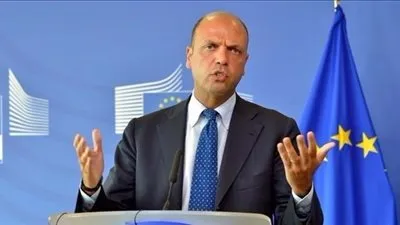 إيطاليا: ندعم حكومة السراج في ليبيا ونستعد لفتح خط طيران مباشر مع طرابلس