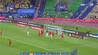 أمم إفريقيا.. حارس تونس يواصل التألق ويتعملق أمام رأسية سليماني (فيديو)
