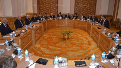 وزير الخارجية يطالب مساعديه بمواجهة الحملات الإعلامية الممنهجة ضد الوطن
