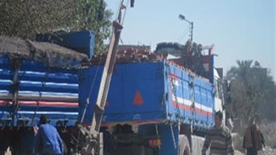 ضبط أصحاب محال تجارية لمساهمتهم في 