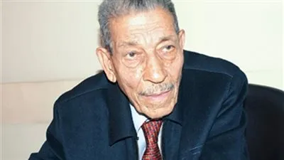 الرئيس السيسي يعزي أسرة الكاتب يوسف الشاروني