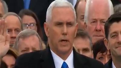 مايك بنس يؤدي اليمين الدستورية لتسلّم منصب نائبا لـ