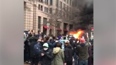 بالفيديو.. محتجون على تولي 